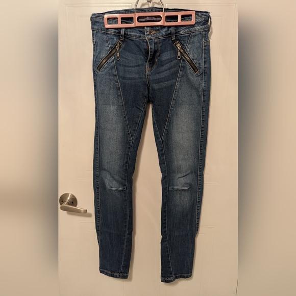 Guess Medium Blue Jeans, Size 28 - Picture 3 of 4